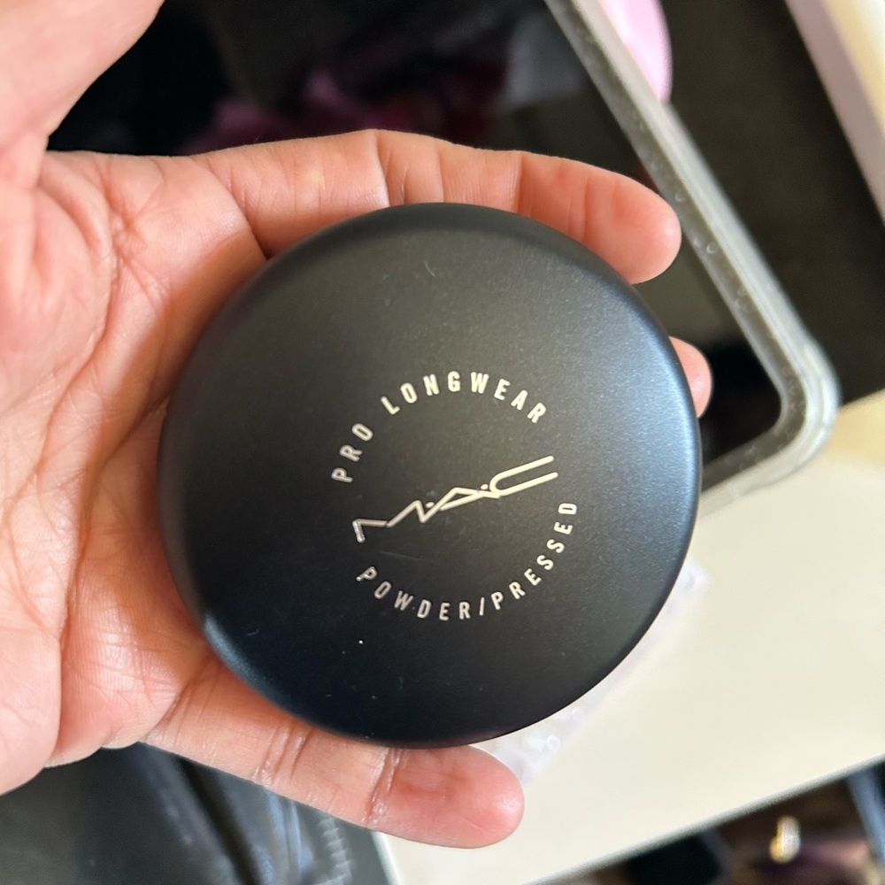 Mac Pro Longwear Powder Pressed 
dark deepest 
New